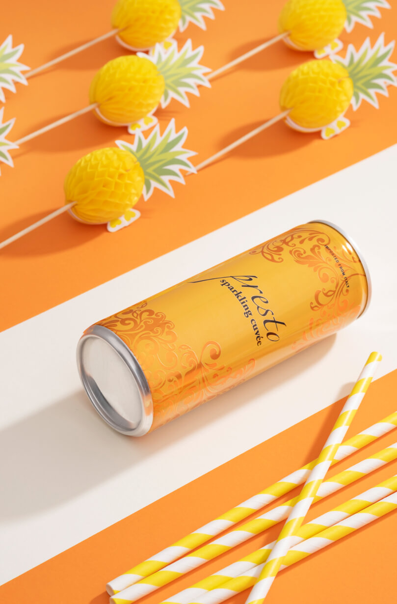 presto sparkling cuvee can with pineapple decorations